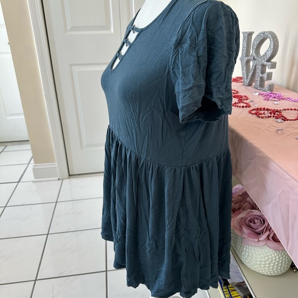 Torrid Top - Picture 2 of 4